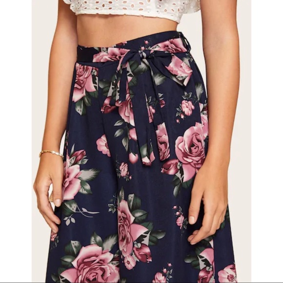 Belted Floral Pattern Wide Leg Pants - Picture 4 of 5